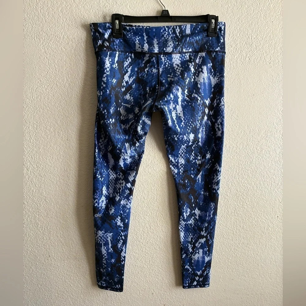 Alo Yoga Blue Snake Patterned Leggings M